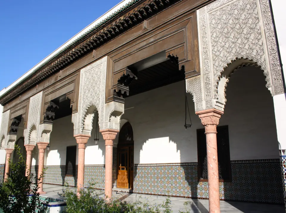 Grand Mosque of Paris, inner gardens, arches and architraves