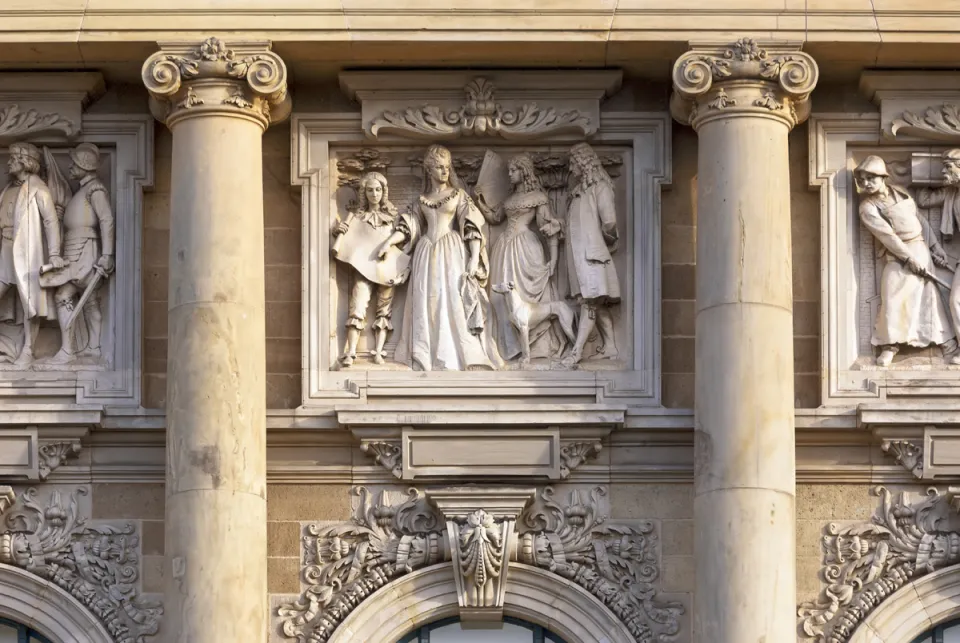 Lower Saxon State Museum Hanover, facade detail with relief