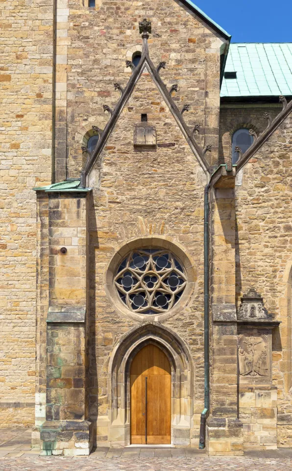 Saint Mary's Cathedral, entrance of the northern side chapels