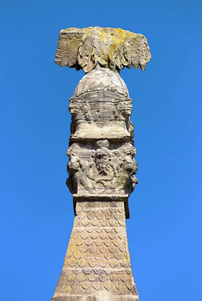 Igel Column, pillar top