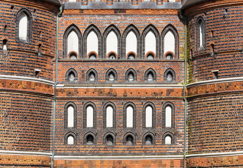 Holsten Gate, facade detail of the field side