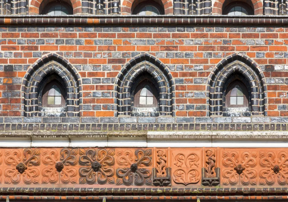 Holsten Gate, facade detail of the field side with terracotta belt