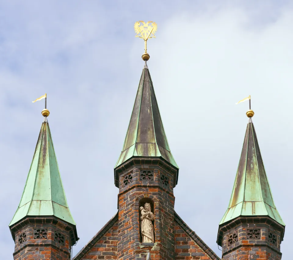 Holsten Gate, gable turrets of the city side