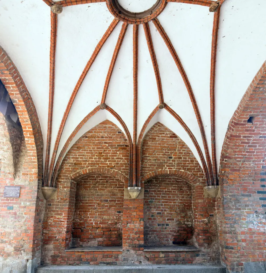 Holsten Gate, groined vault of the gate passage