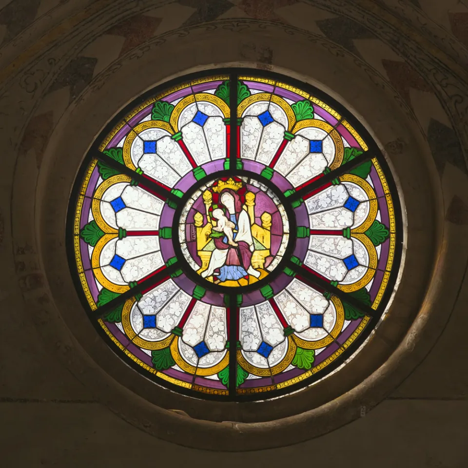 Holy Spirit Hospital, rose window with Our Lady and Child