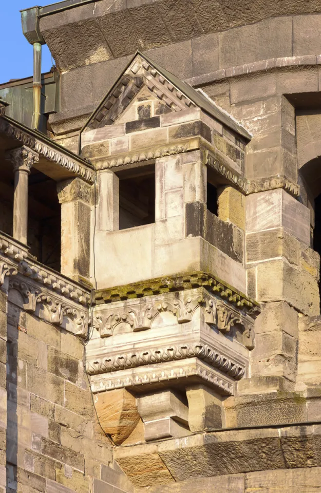 Porta Nigra, Romanesque oriel