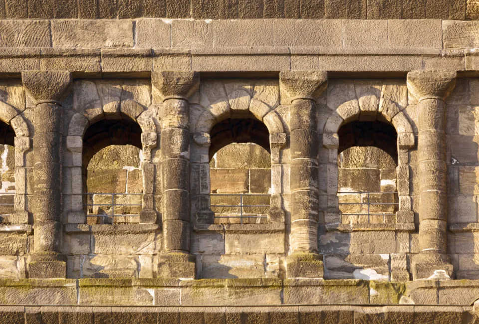 Porta Nigra, windows and half-columns of the fieldside facade