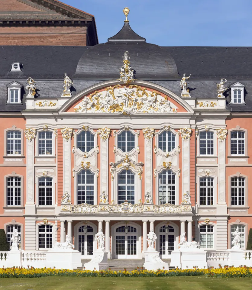Electoral Palace of Trier, avant-corps