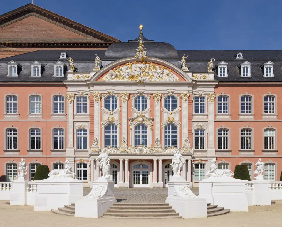 Electoral Palace of Trier, avant-corps