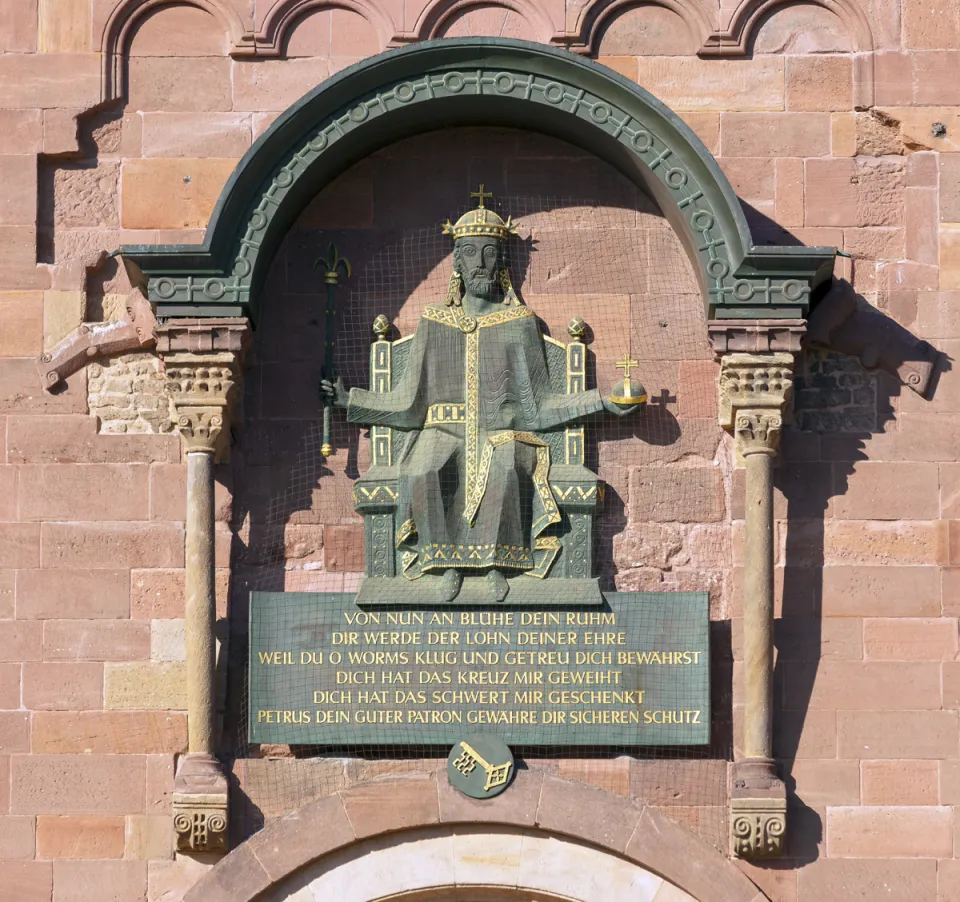 Worms Cathedral, emperor sculpture with freedom privilege above the north portal Worms Cathedral, emperor sculpture with freedom privilege above the north portal