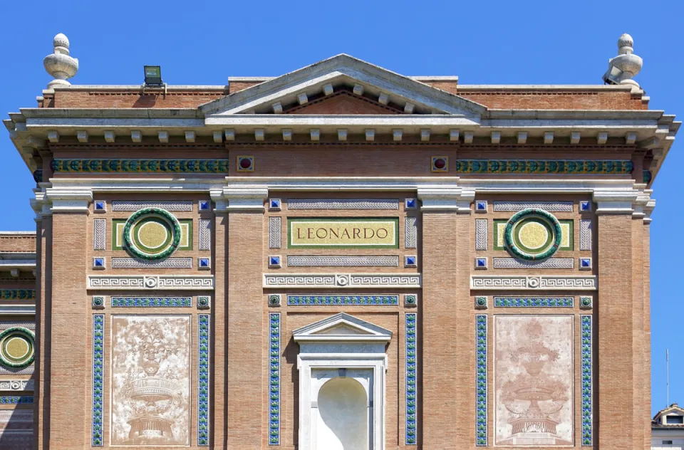 Vatican Museums, Vatican Pinacotheca, detail lateral avant-corps