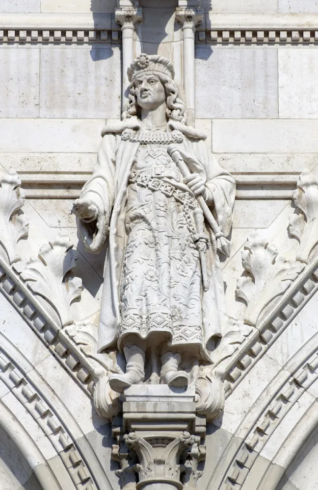 Hungarian Parliament Building, statue of the east facade