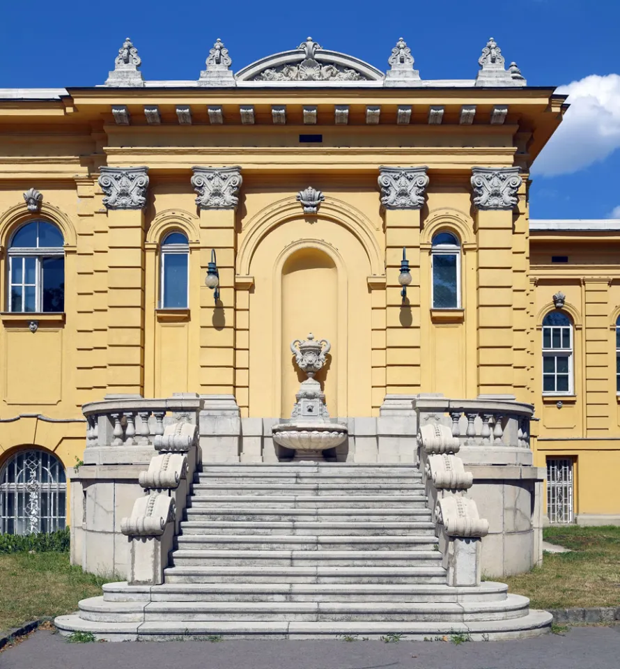 detail of the west facade with stairs