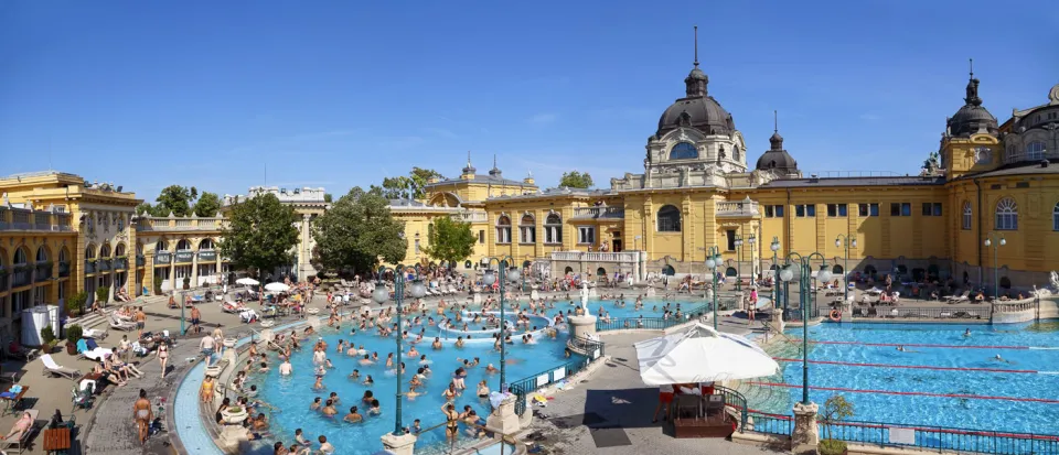 Széchenyi Thermal Bath, outdoor swimming pool