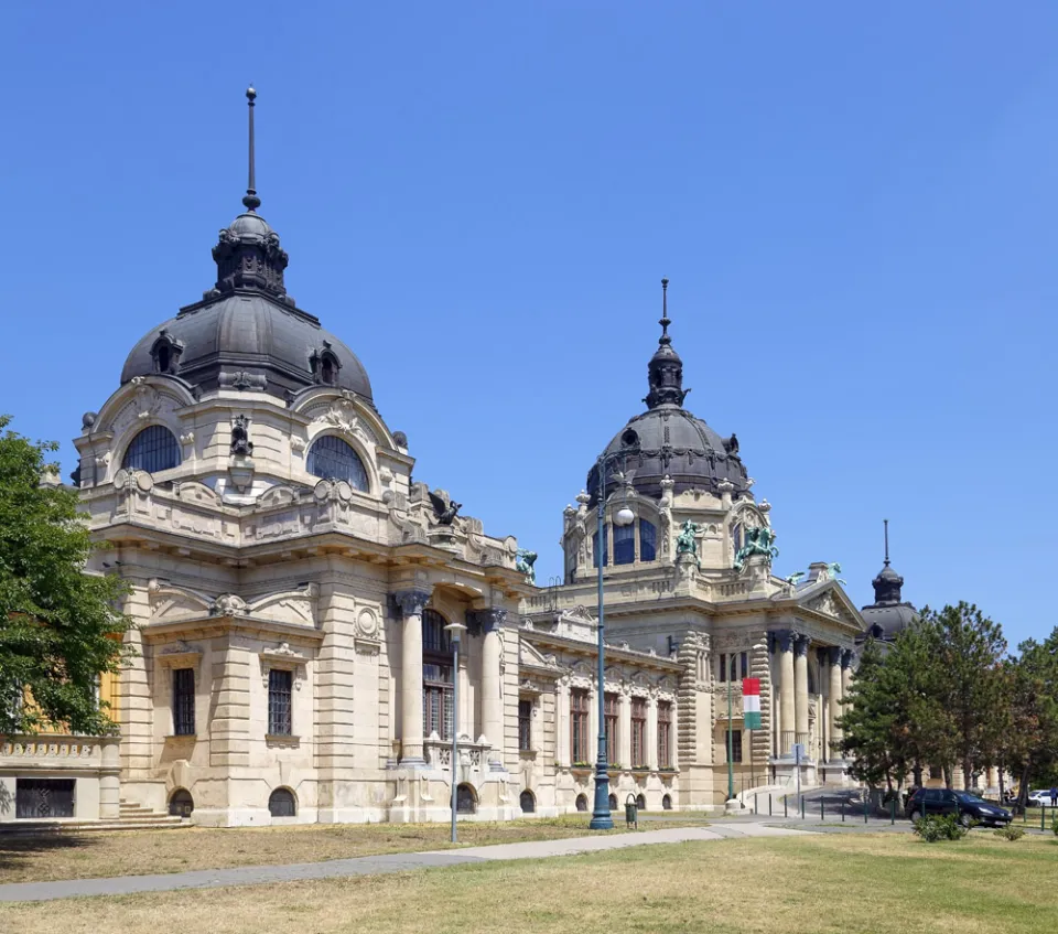 Széchenyi Thermal Bath, southwest elevation