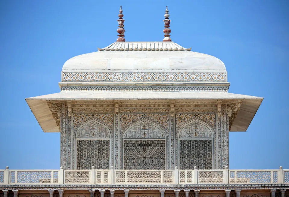 Itimad-ud-Daulah Tomb, mausoleum, pavilion of the roof