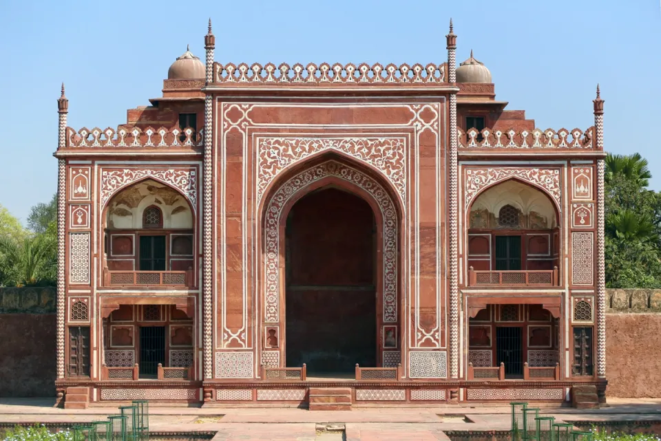 Itimad-ud-Daulah Tomb, northern pavilion