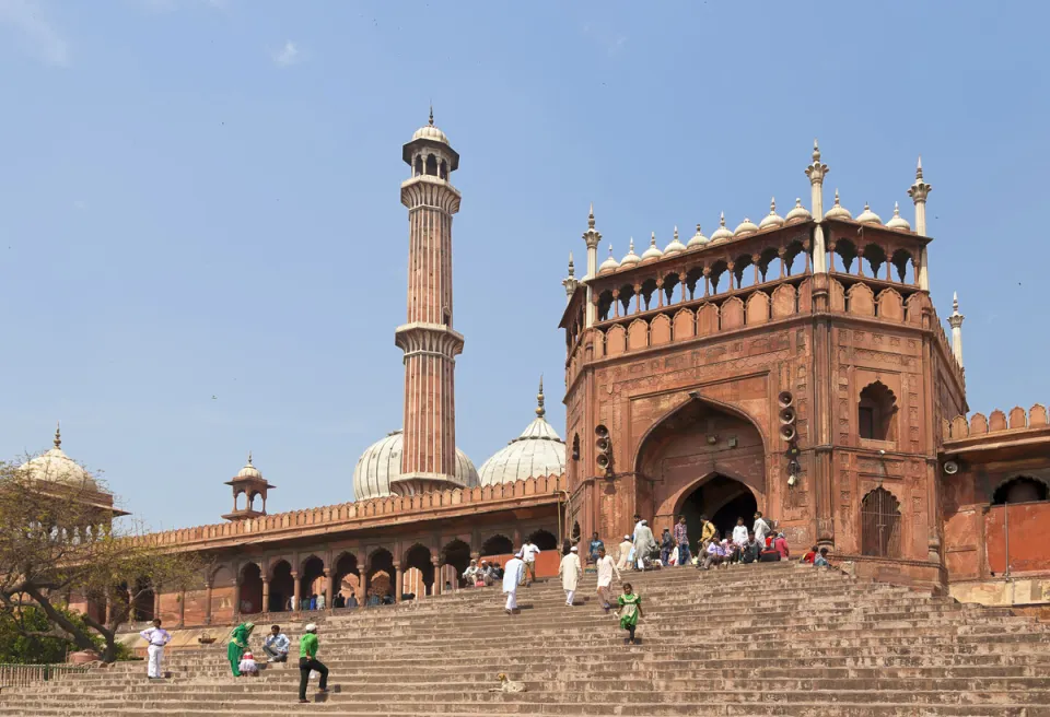 Jama Masjid of Delhi, southern gate and minaret