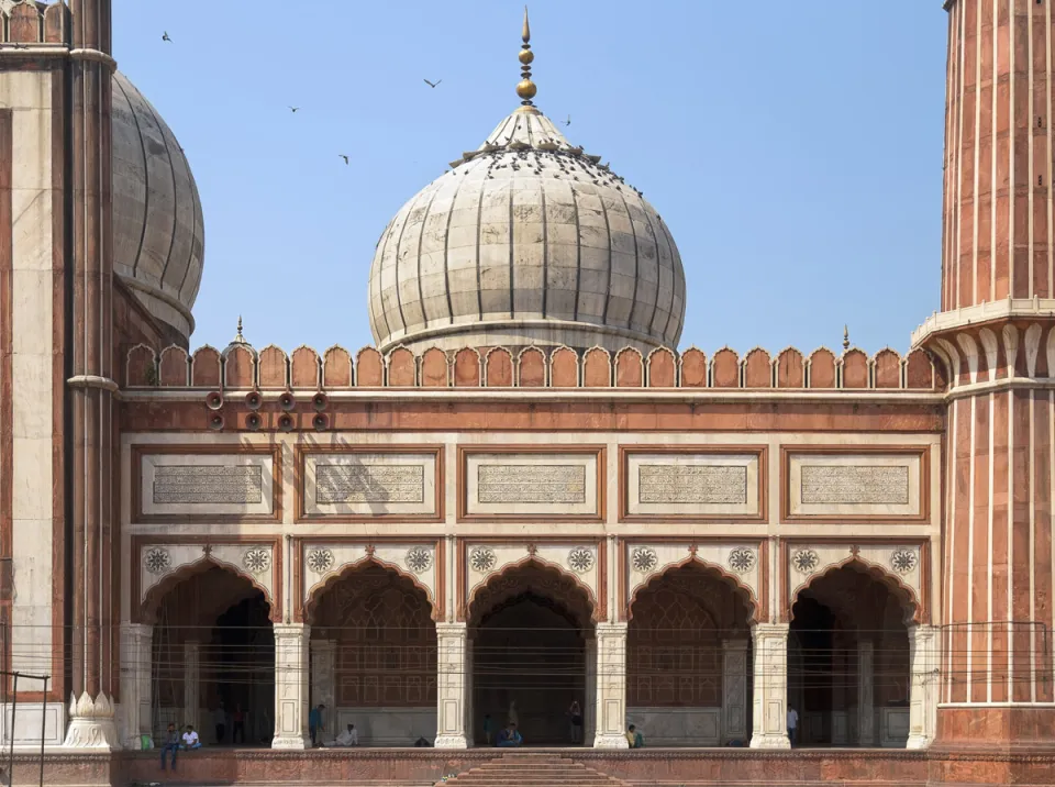 Jama Masjid of Delhi, Prayer Hall, detail of the northern wing and dome