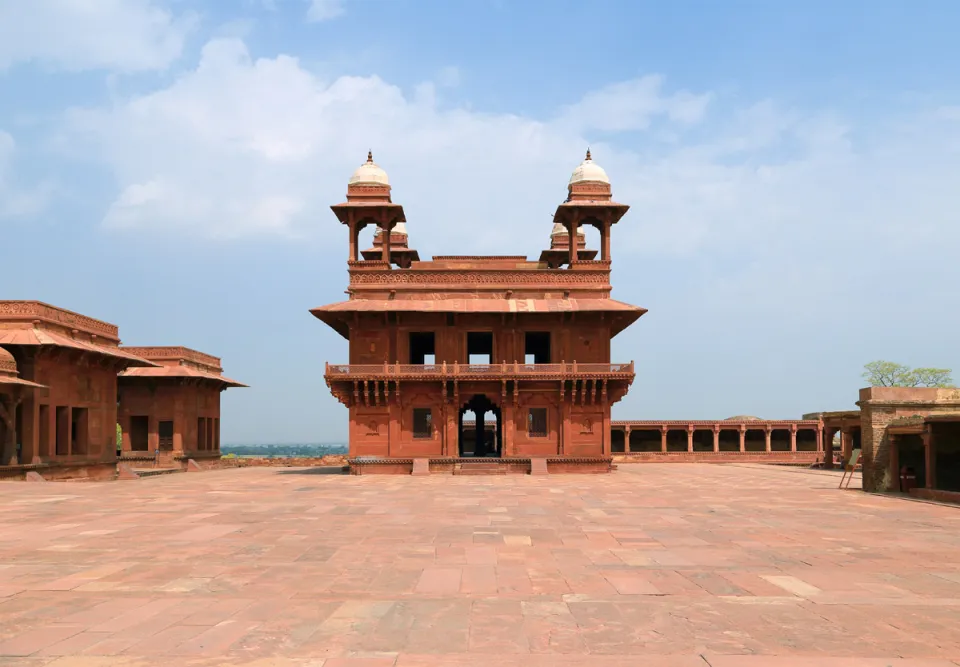 Diwan-I-Khas of Fatehpur Sikri, Pachisi Court