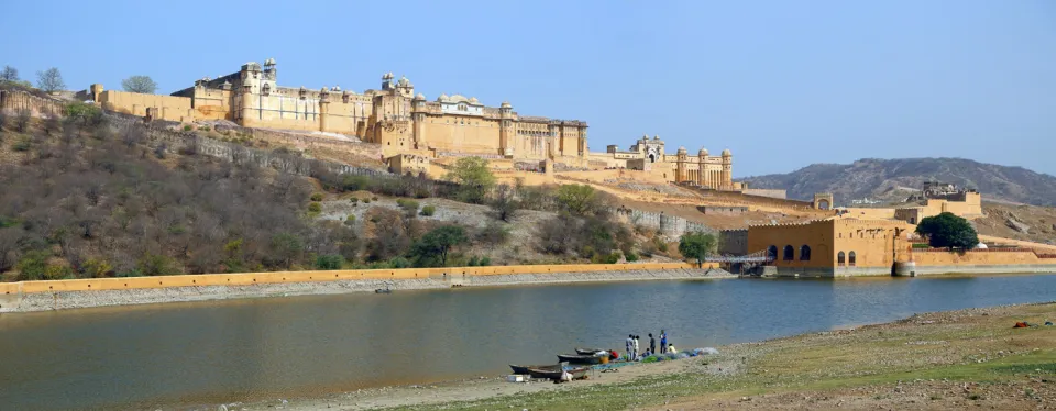 Amber Fort, above the Maotha Lake