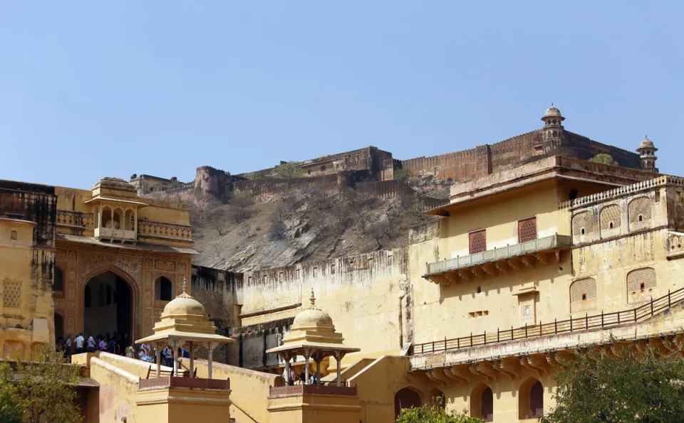 Amber Fort, Jalebi Chowk, view of Lion's Gate and Jaigarh Fort