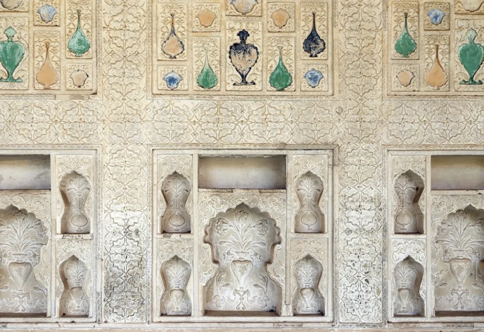 Amber Fort, Sukh Niwas (Hall of Pleasure), niches (chini khana)