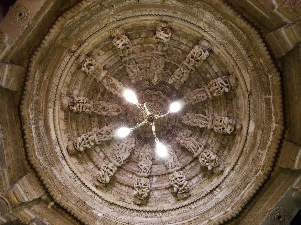 Chandraprabhu Jain Temple, mandapa cupola