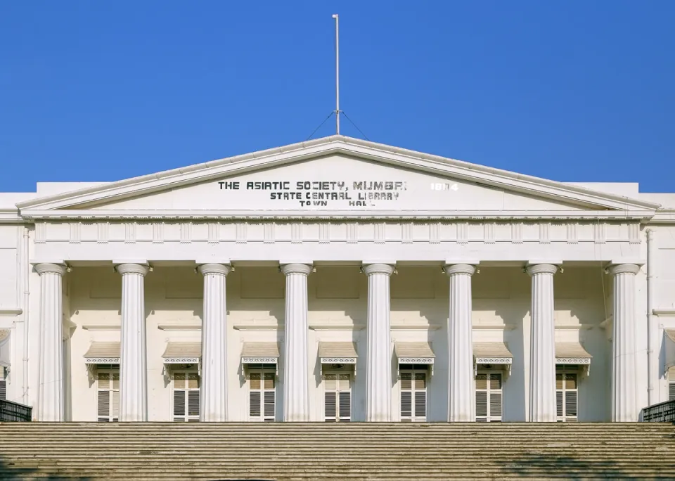 Asiatic Society of Mumbai Town Hall, portico