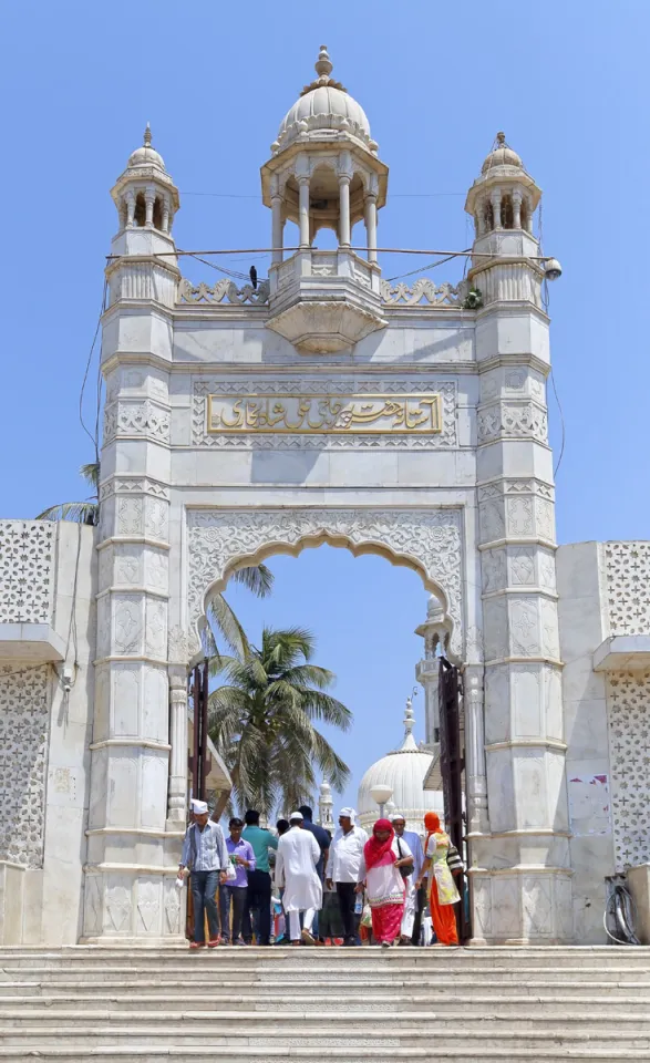 Haji Ali Dargah, gate