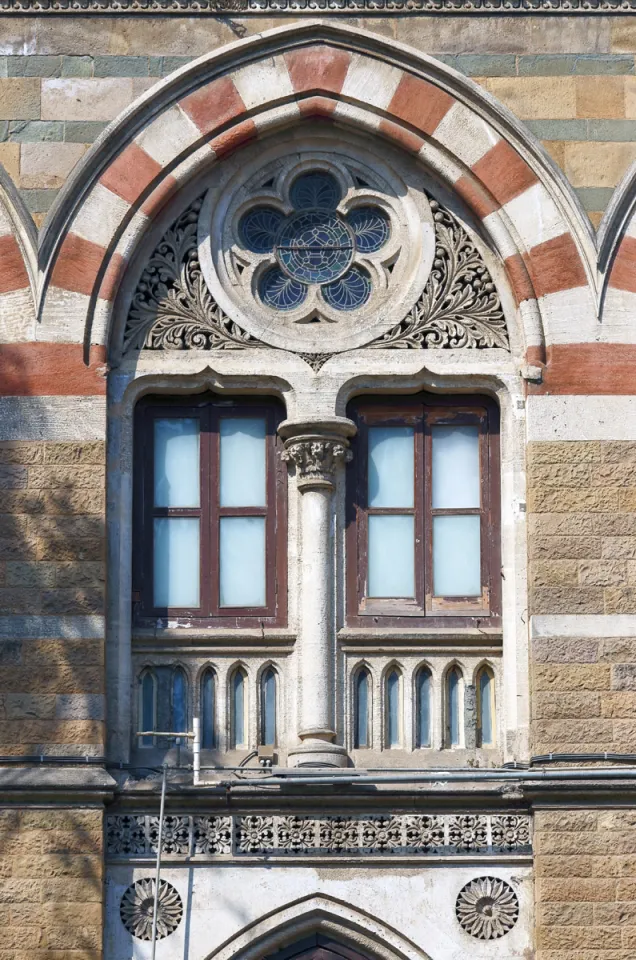 Municipal Corporation Building, windows