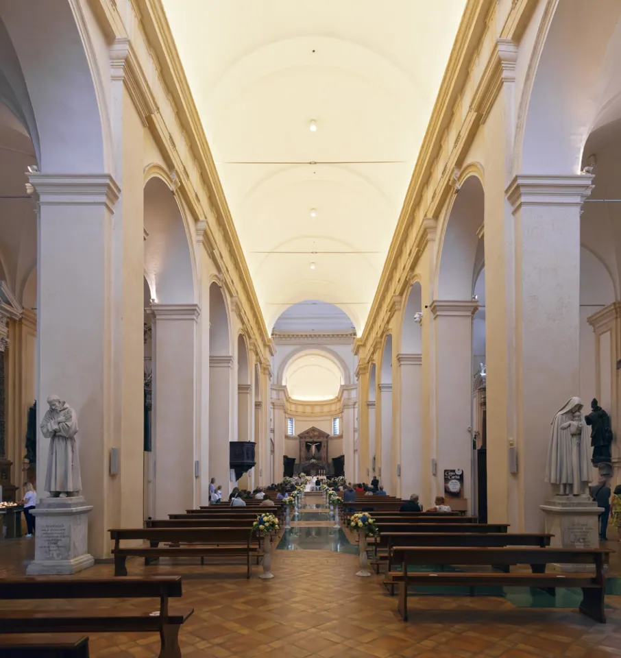 Cathedral of Saint Rufinus, central nave
