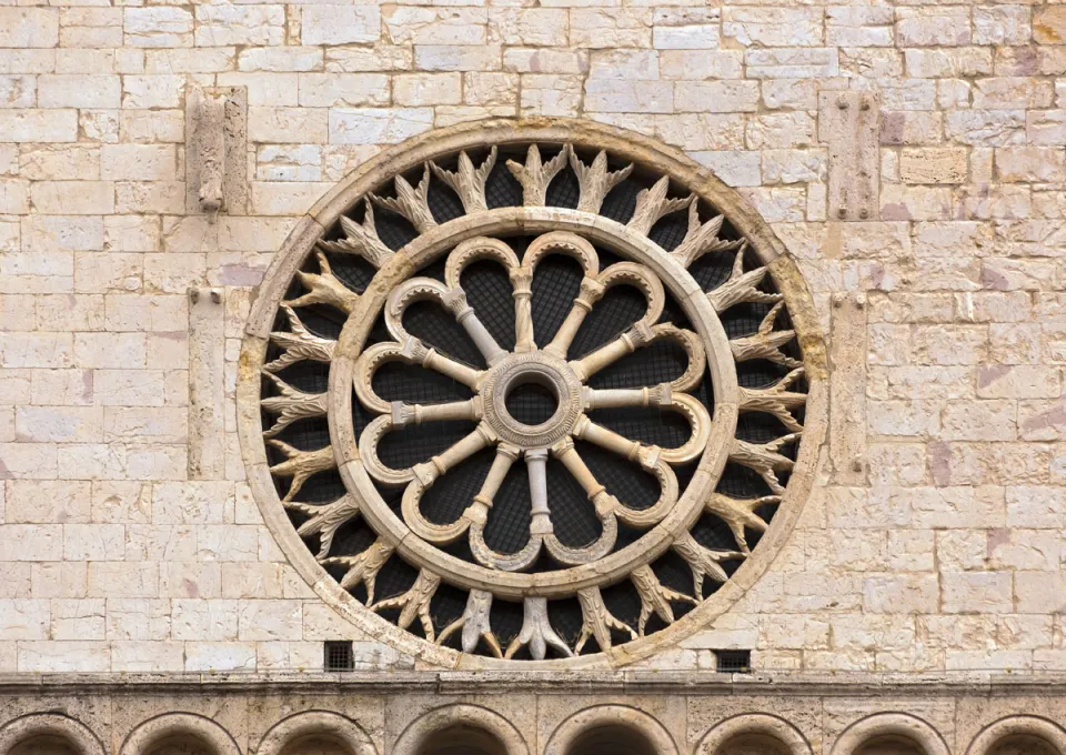 Cathedral of Saint Rufinus, left rose window