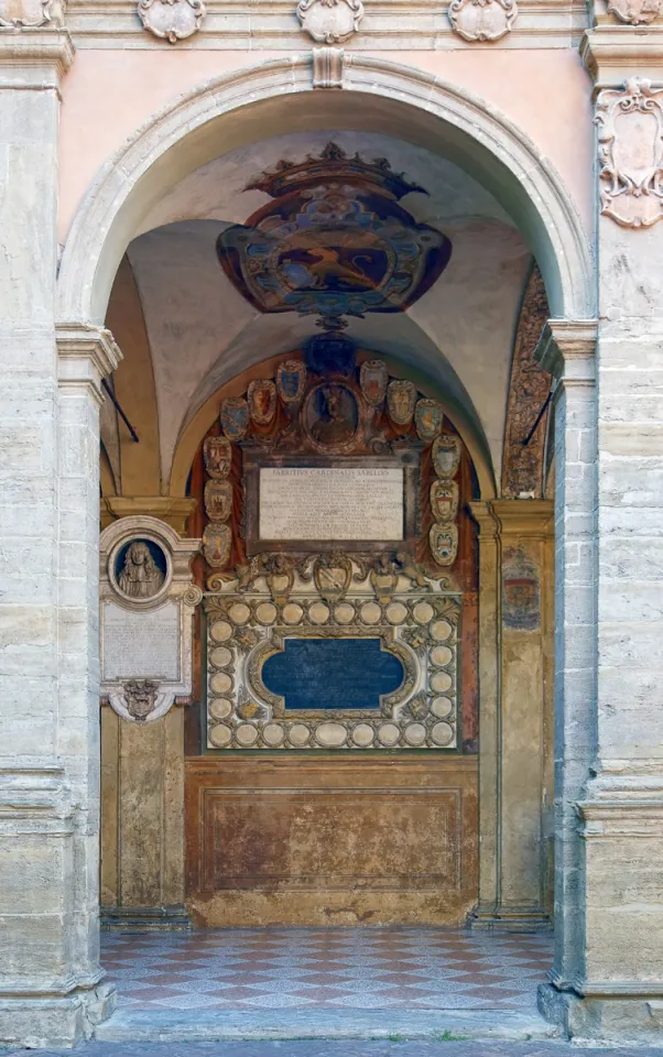 Archiginnasio Palace, first floor arcade