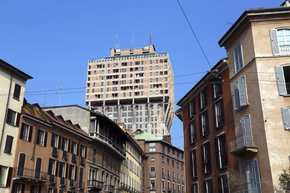 Houses of Via Pantano, Velasca Tower