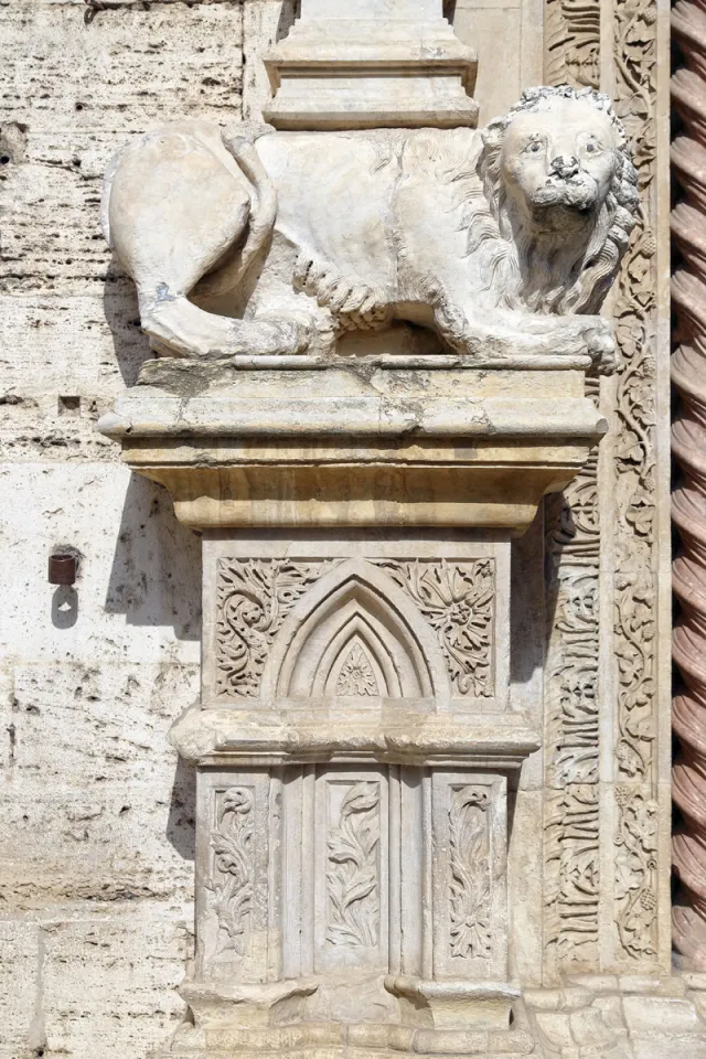 Palace of the Priors, Portale Maggiore, detail