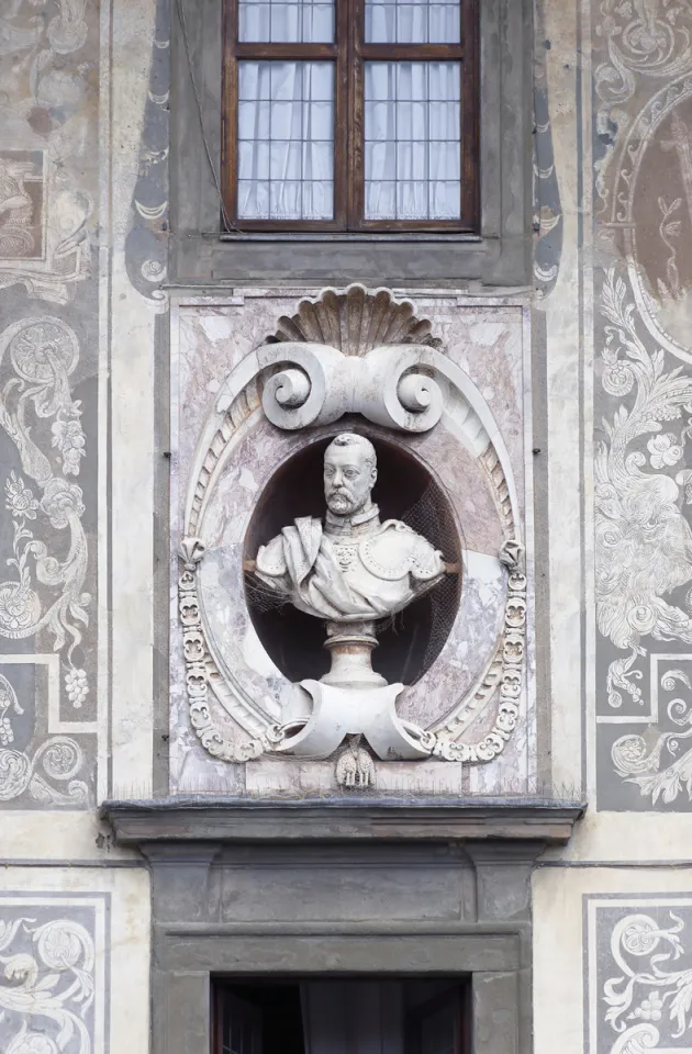 Carovana Palace, facade detail with bust of Francesco I