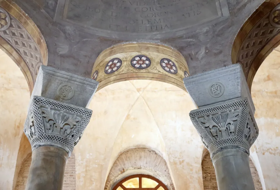 Basilica of San Vitale, arch and column capitals