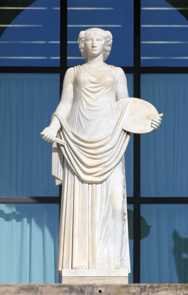 Palace of Italian Civilisation, allegorical statue “painting”