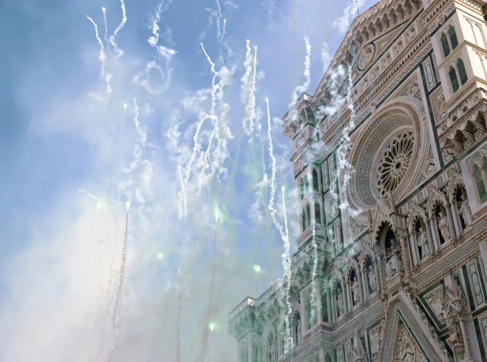 Scoppio del carro, fireworks in front of the Florence Cathedral facade