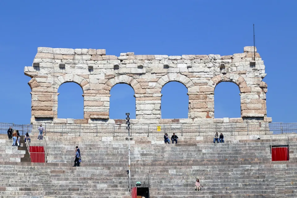 Verona Arena, remains of the outer wall (l'Ala)