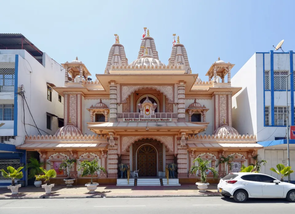 BAPS Shri Swaminarayan Temple, main facade