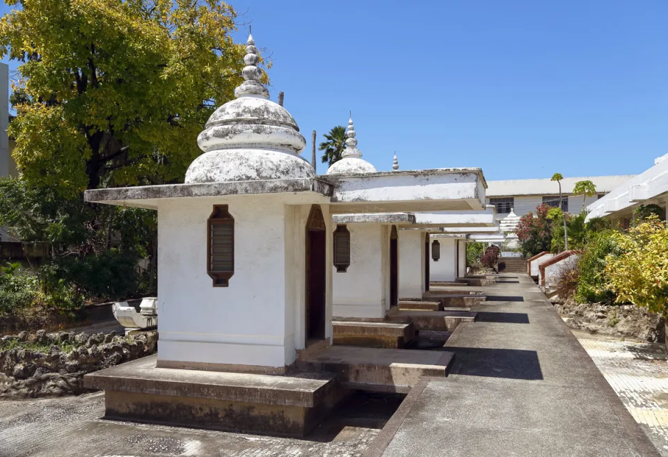 Shree Hindu Union of Mombasa Complex, garden with pavilions