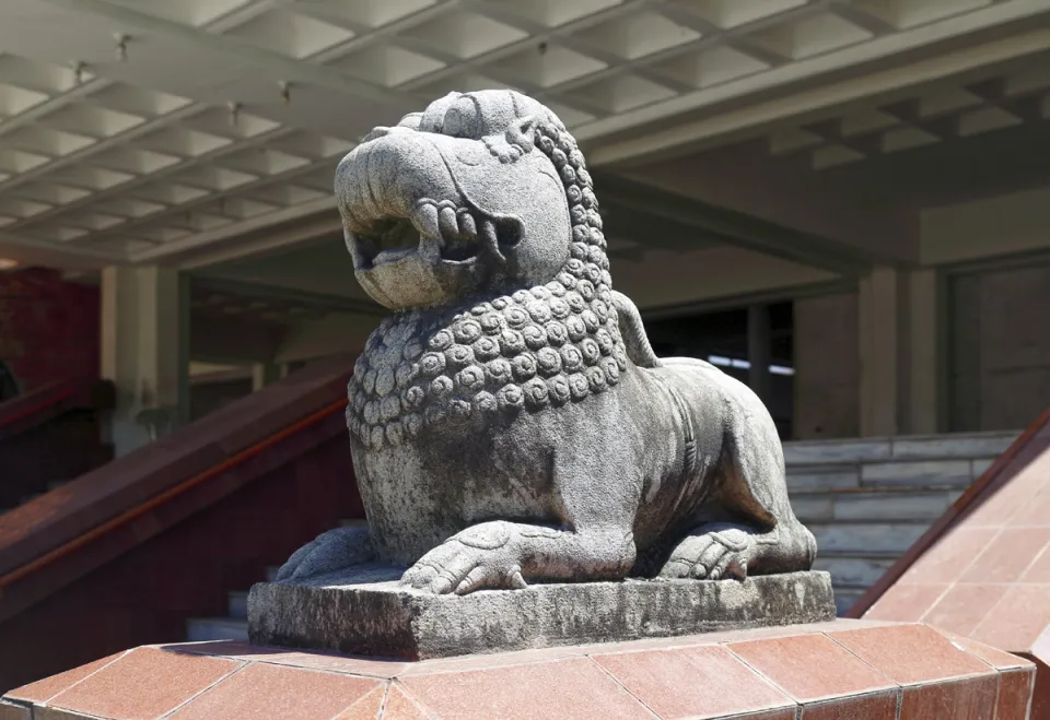 Shree Hindu Union of Mombasa Complex, Hindu Temple Centre, lion statue