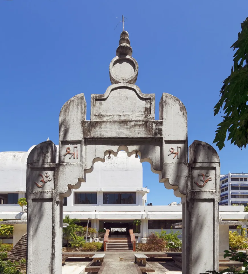 Shree Hindu Union of Mombasa Complex, torana