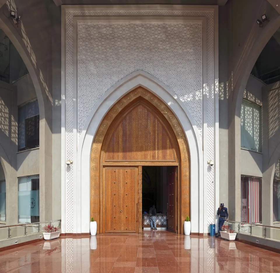 FCB Mihrab, gate