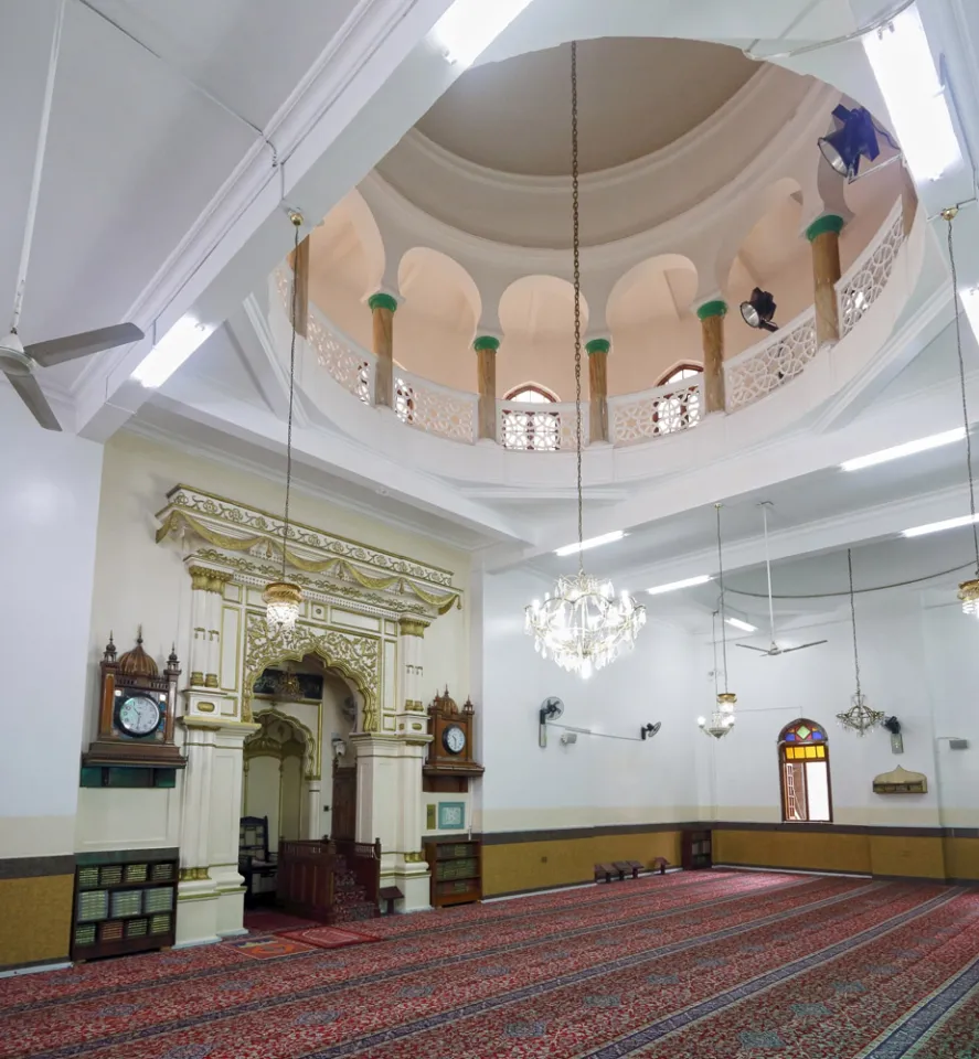 Jamia Mosque, interior of the old structure
