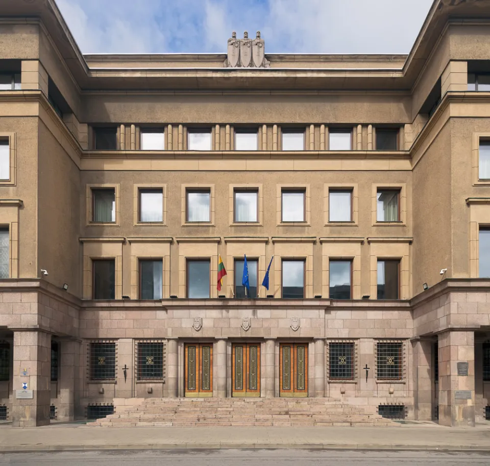 Lithuanian Officers' Club, central section of the facade