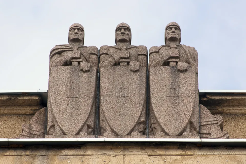Lithuanian Officers' Club, “The Three Giants” sculpture