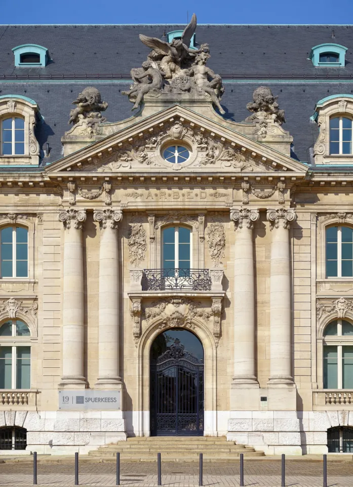 ARBED Building, avant-corps with main portal